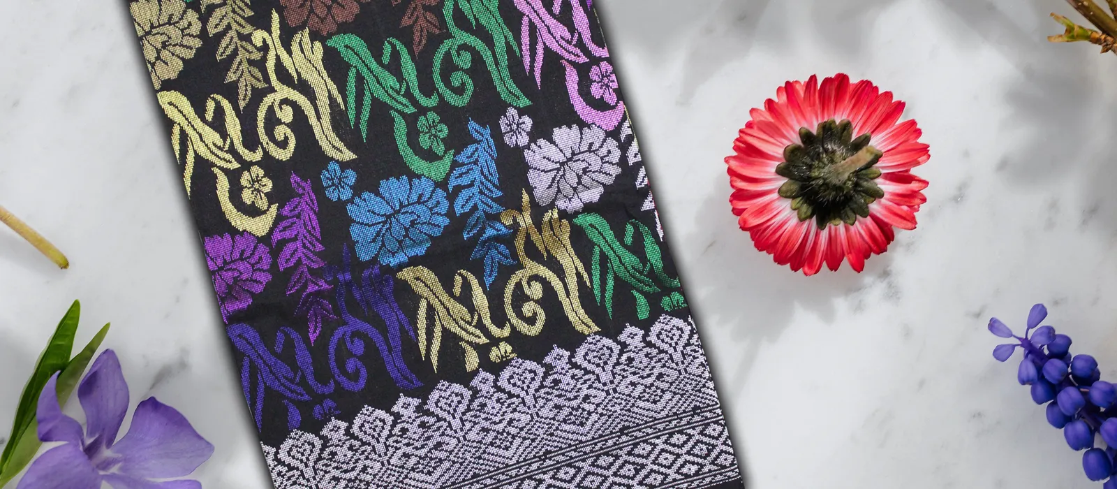 Premium quality handmade Sampin woven from 100% cotton.